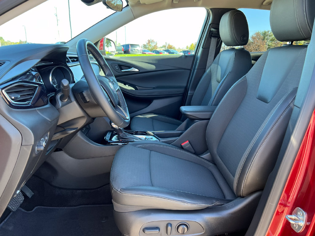 Used 2023 Buick Encore GX Preferred w/ Cold Weather Comfort Package FWD image 4