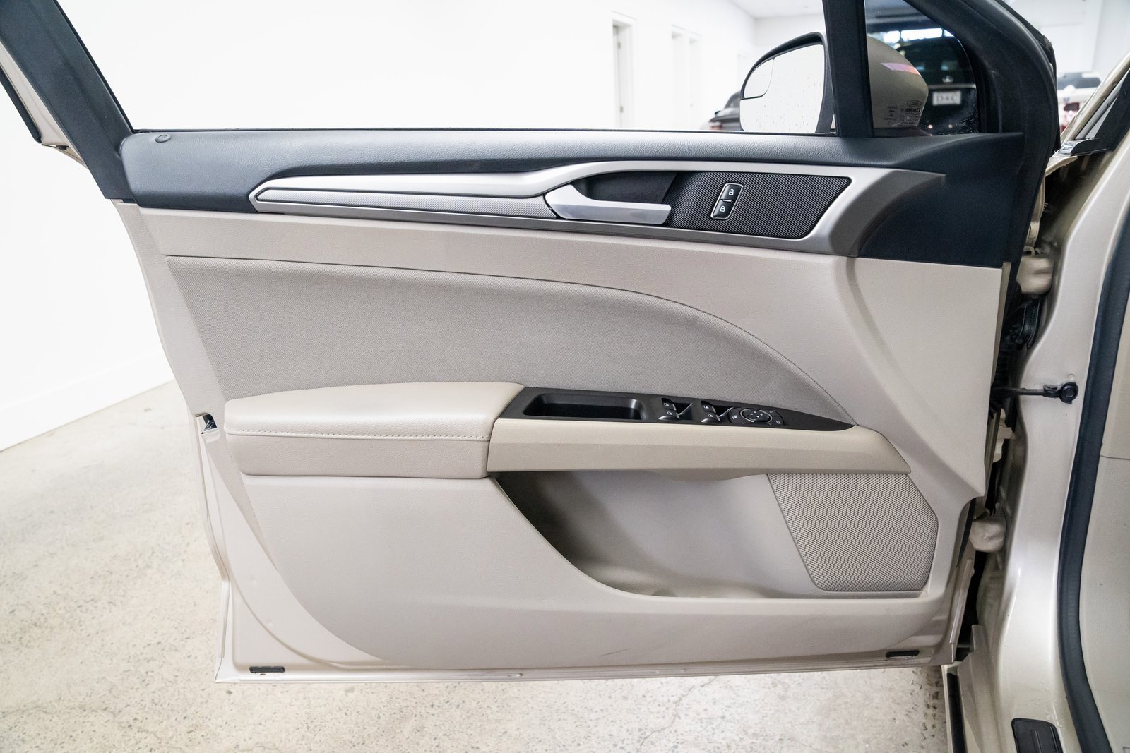 Used 2017 Ford Fusion SE image 14