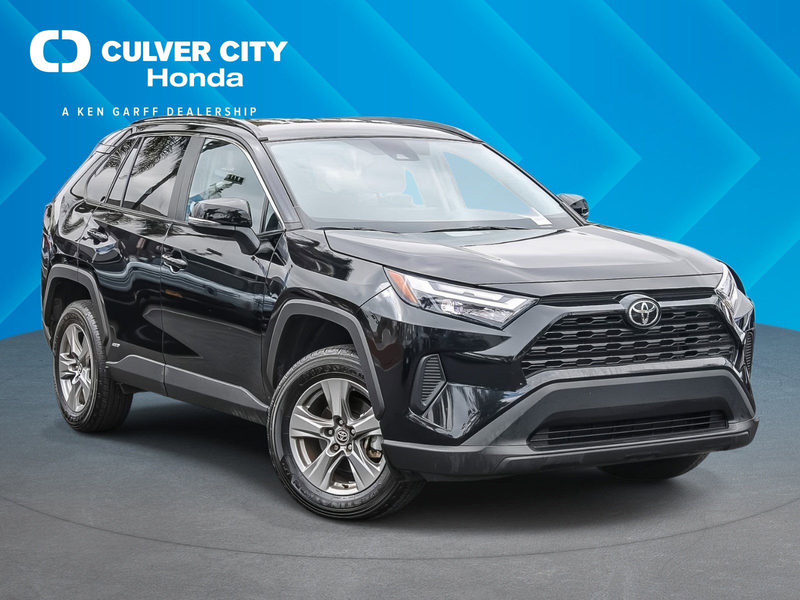 Used 2025 Toyota RAV4 XLE image 1