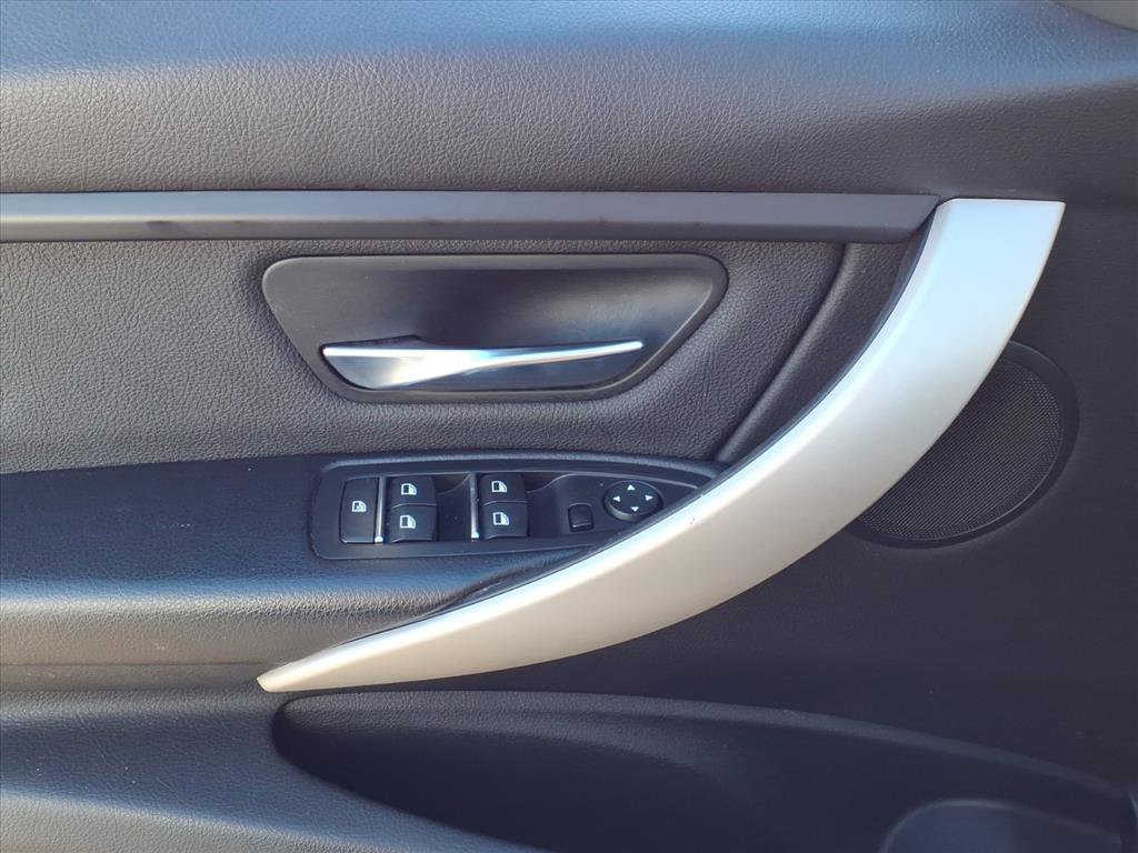 Used 2017 BMW 320i xDrive Sedan image 7