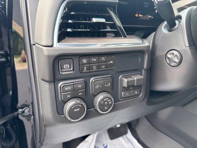 New 2026 Chevrolet Suburban Premier w/ Sun And Tow Package AWD/4WD image 21