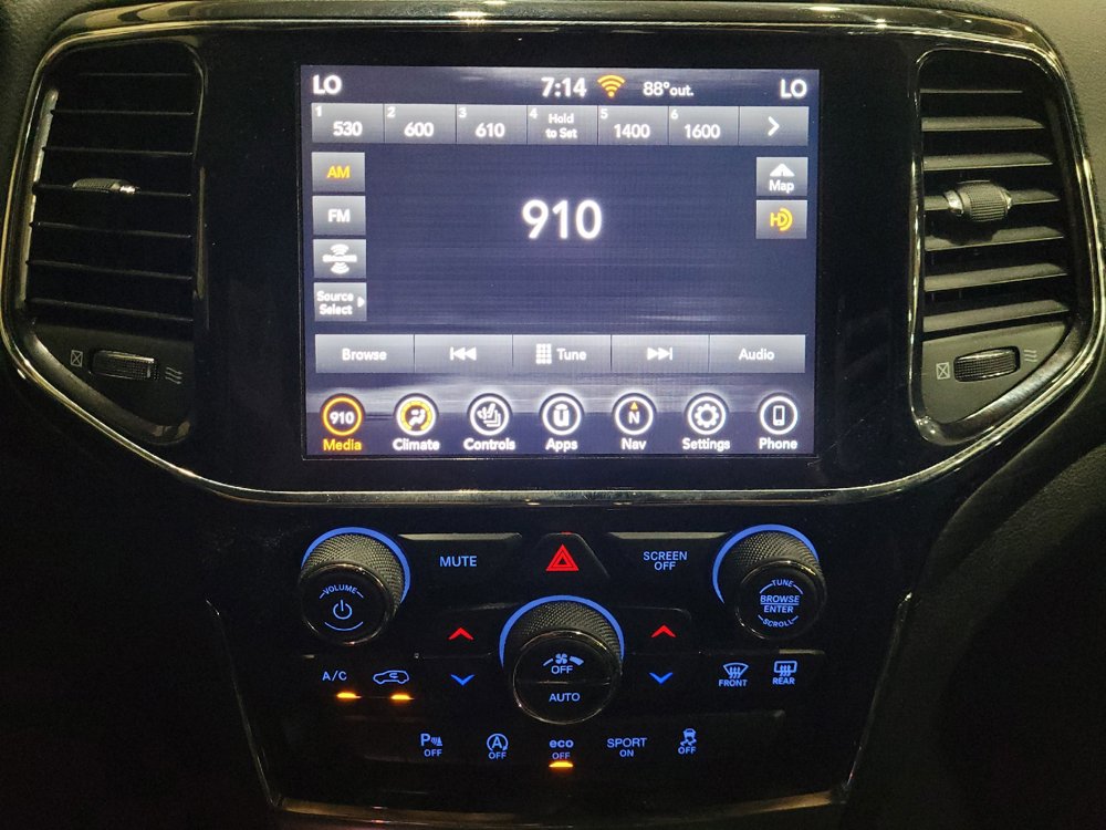 Used 2021 Jeep Grand Cherokee Laredo X AWD/4WD image 25