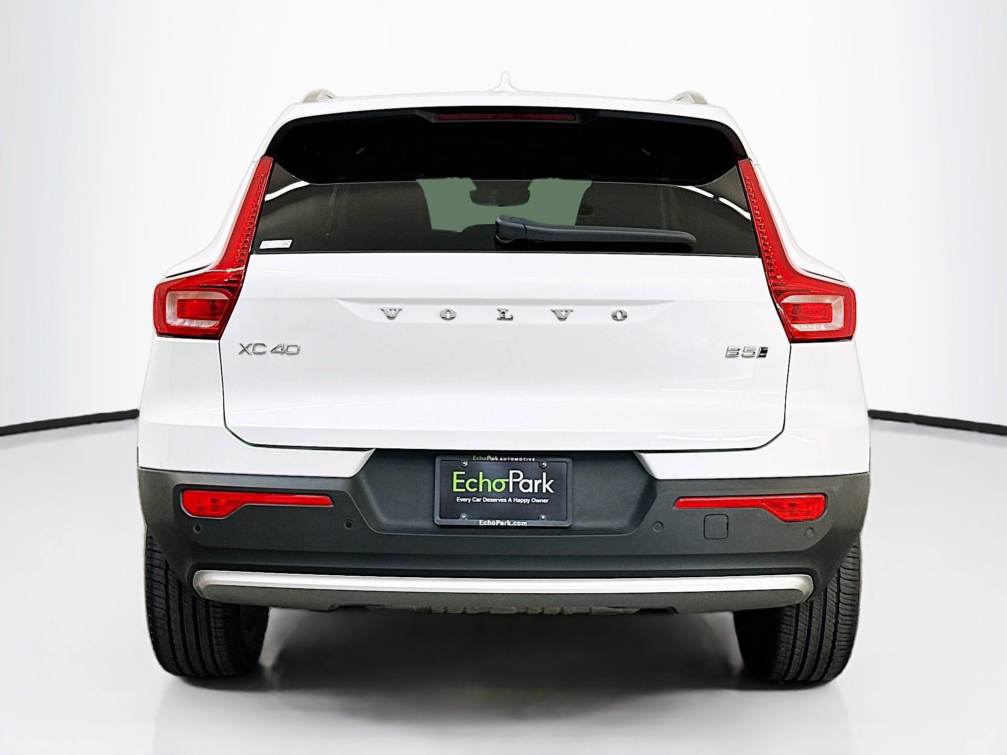 Used 2025 Volvo XC40 B5 Plus image 7