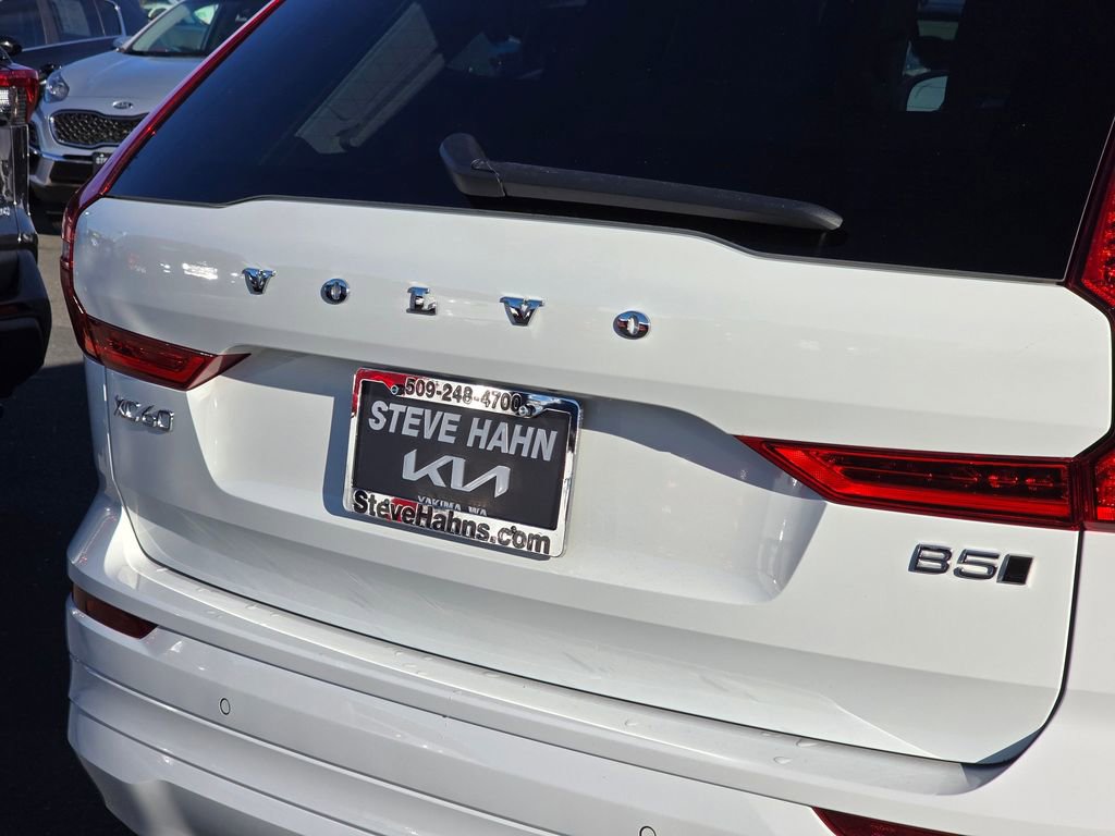 Used 2022 Volvo XC60 B5 Momentum image 13