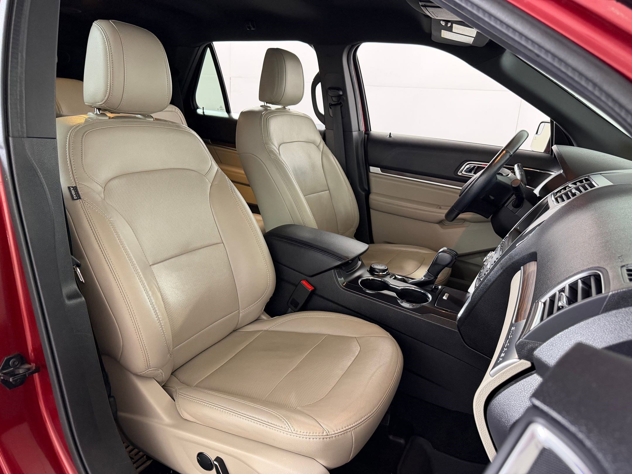 Used 2018 Ford Explorer Limited AWD/4WD image 25