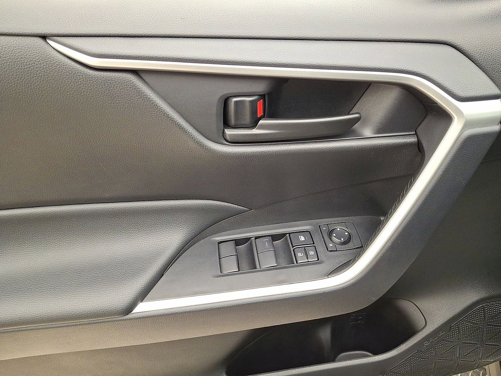 Certified 2025 Toyota RAV4 LE image 10