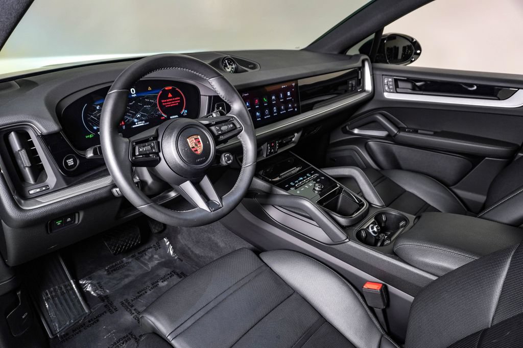 Certified 2025 Porsche Cayenne Coupe AWD/4WD image 4