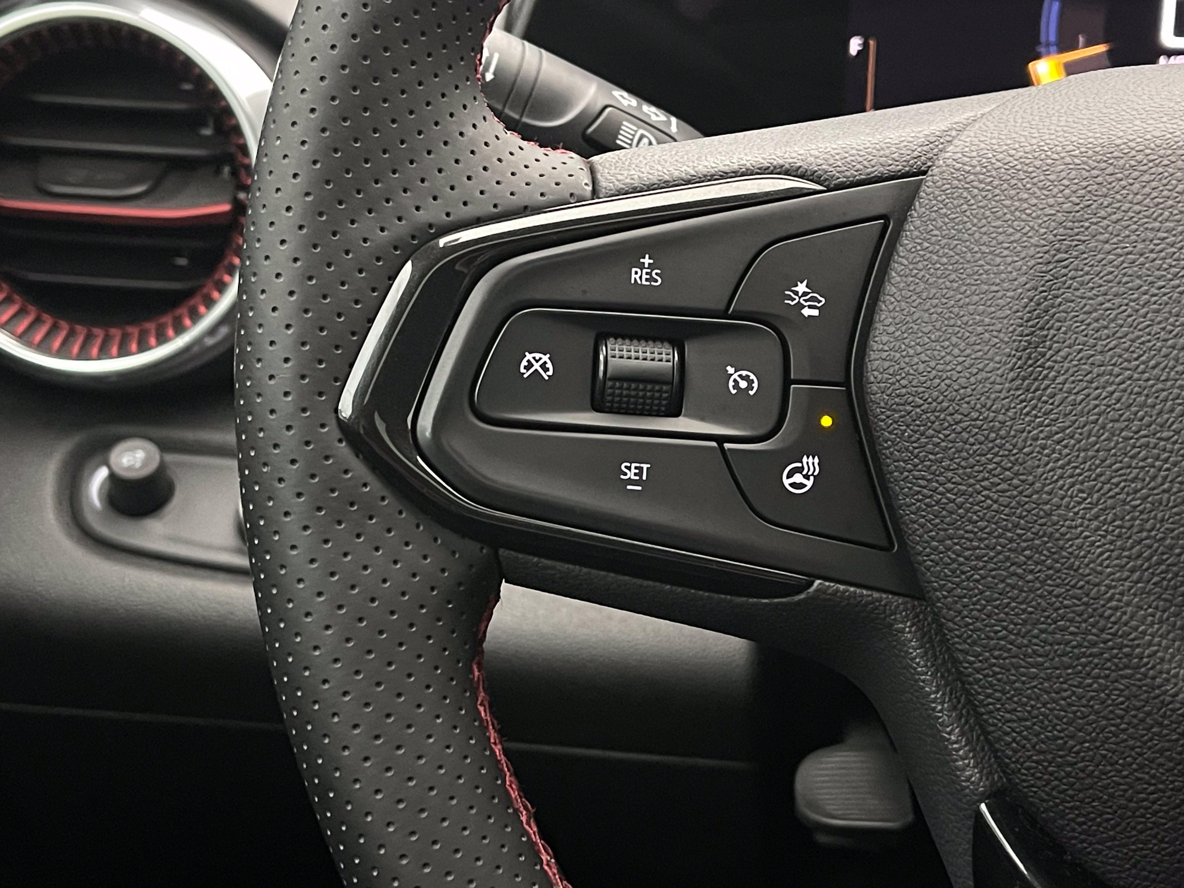 Used 2024 Chevrolet Trax RS w/ Sunroof Package FWD image 23