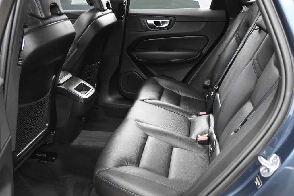 Used 2024 Volvo XC60 B5 Plus w/ Protection Package Premier AWD/4WD image 32