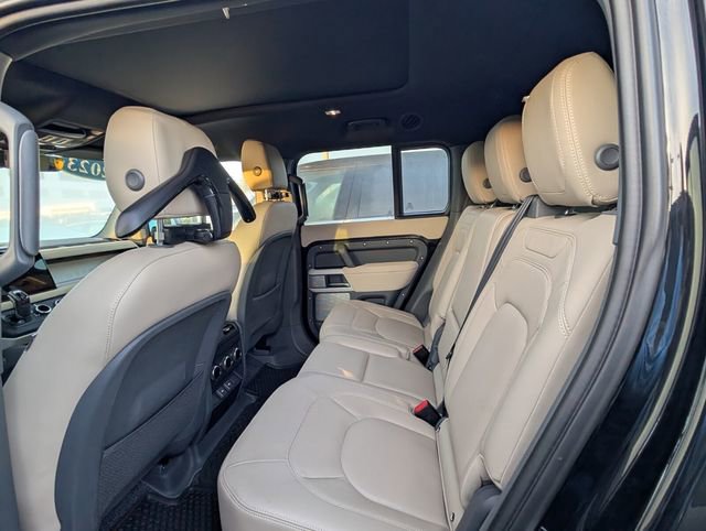 Used 2023 Land Rover Defender 130 SE image 7