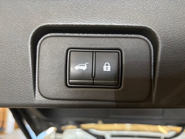 Used 2021 Nissan Rogue SV w/ Premium Package image 24