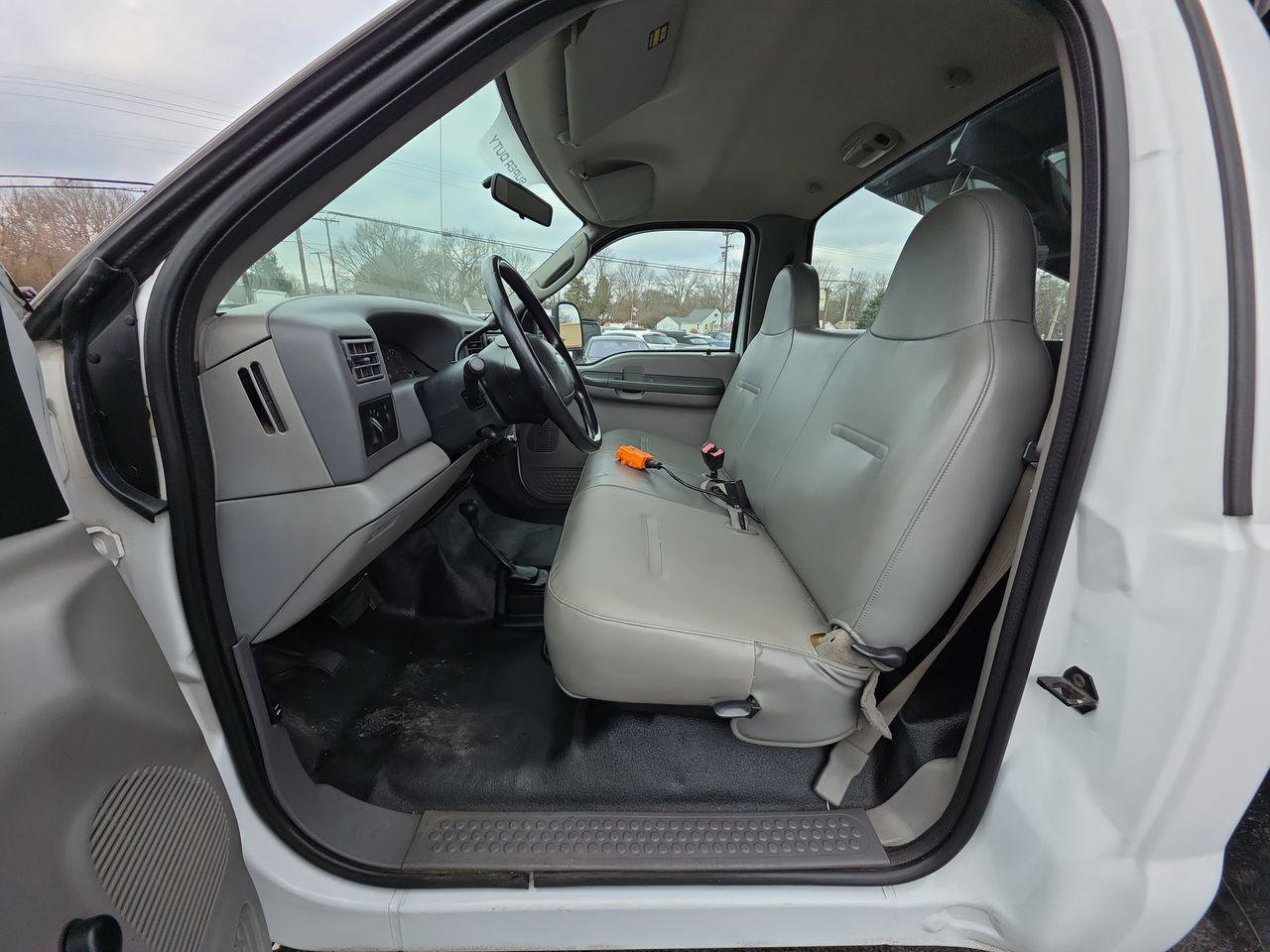 Used 2004 Ford F550 4x4 Regular Cab Super Duty image 3