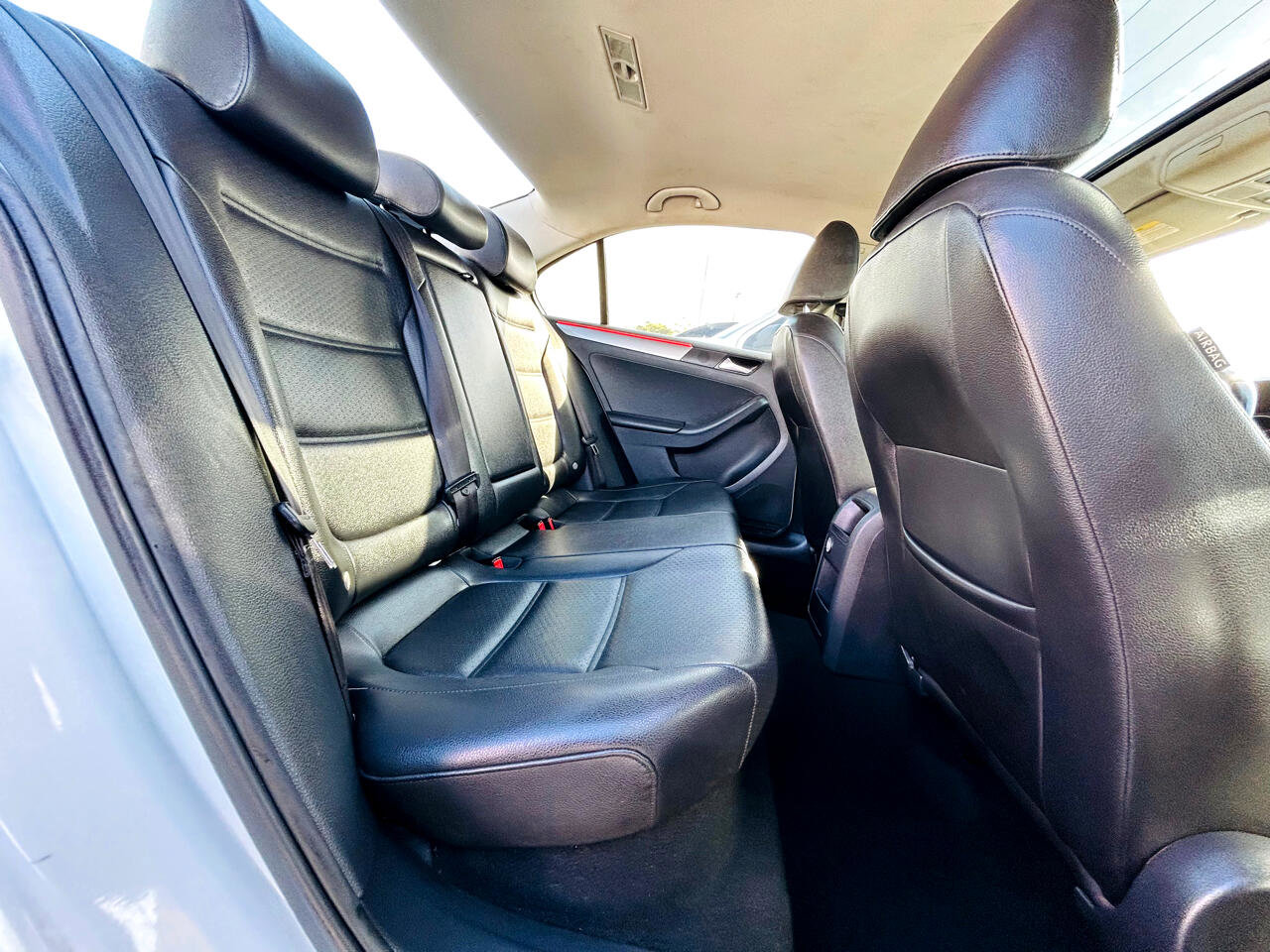 Used 2017 Volkswagen Jetta SE image 13