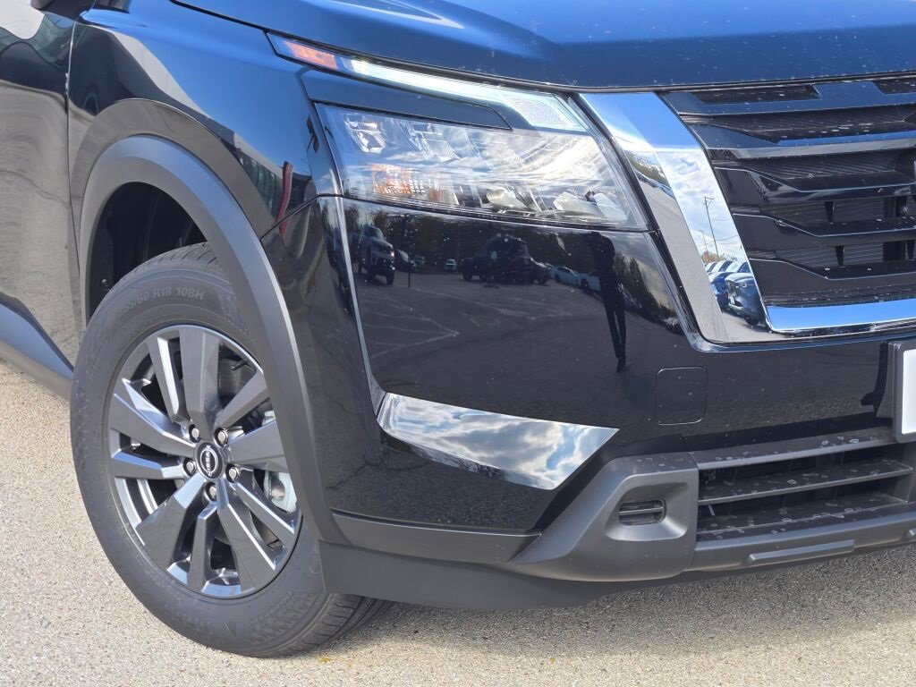 New 2025 Nissan Pathfinder SV w/ Cargo Package image 4