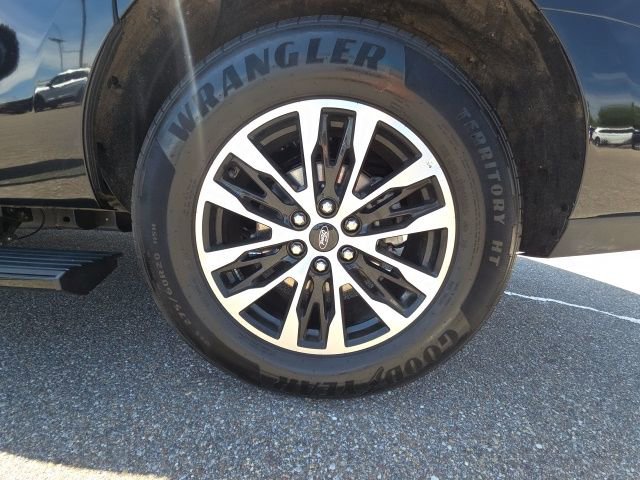 Certified 2025 Ford Expedition Max Platinum image 28