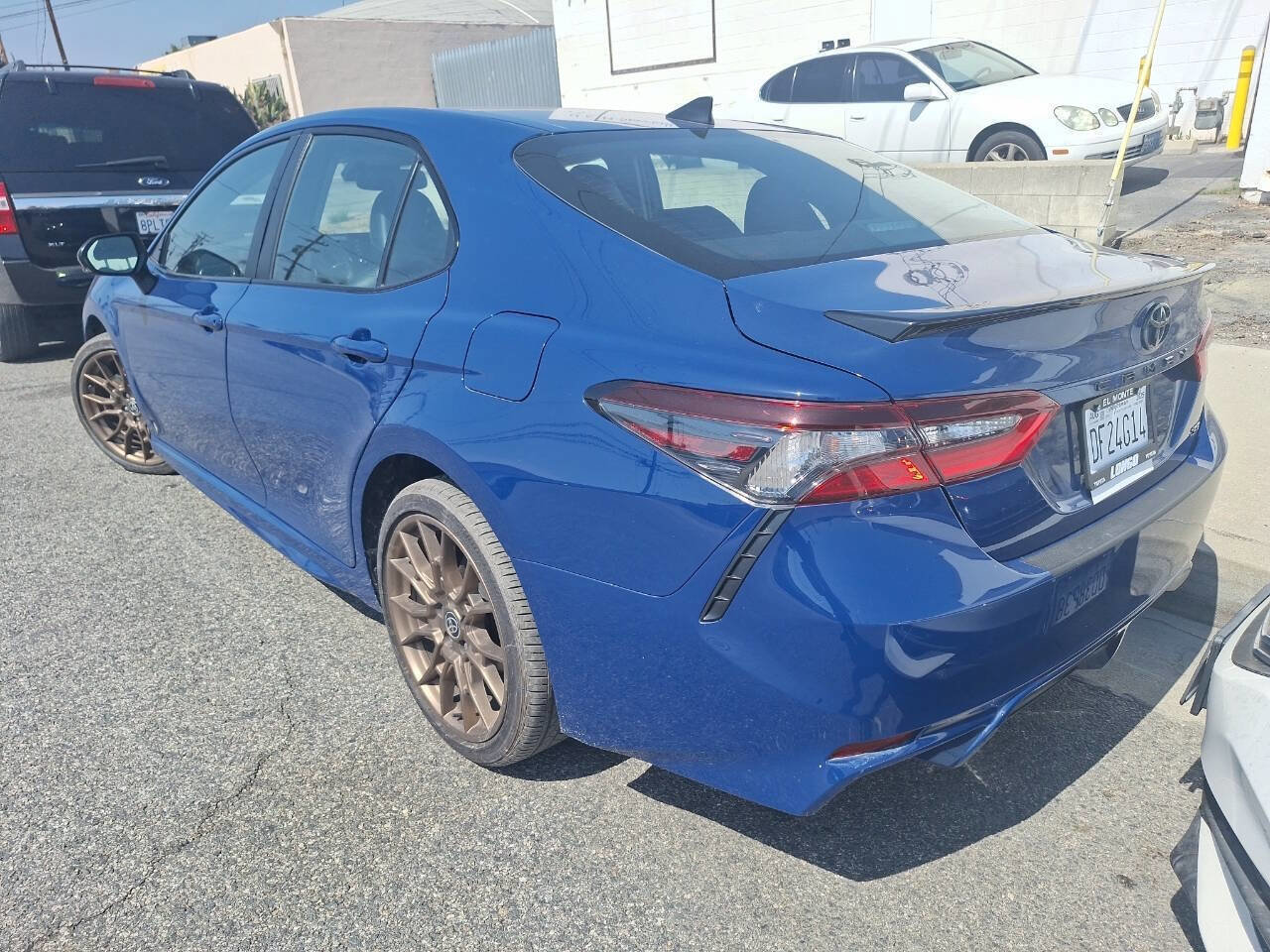 Used 2023 Toyota Camry SE image 4