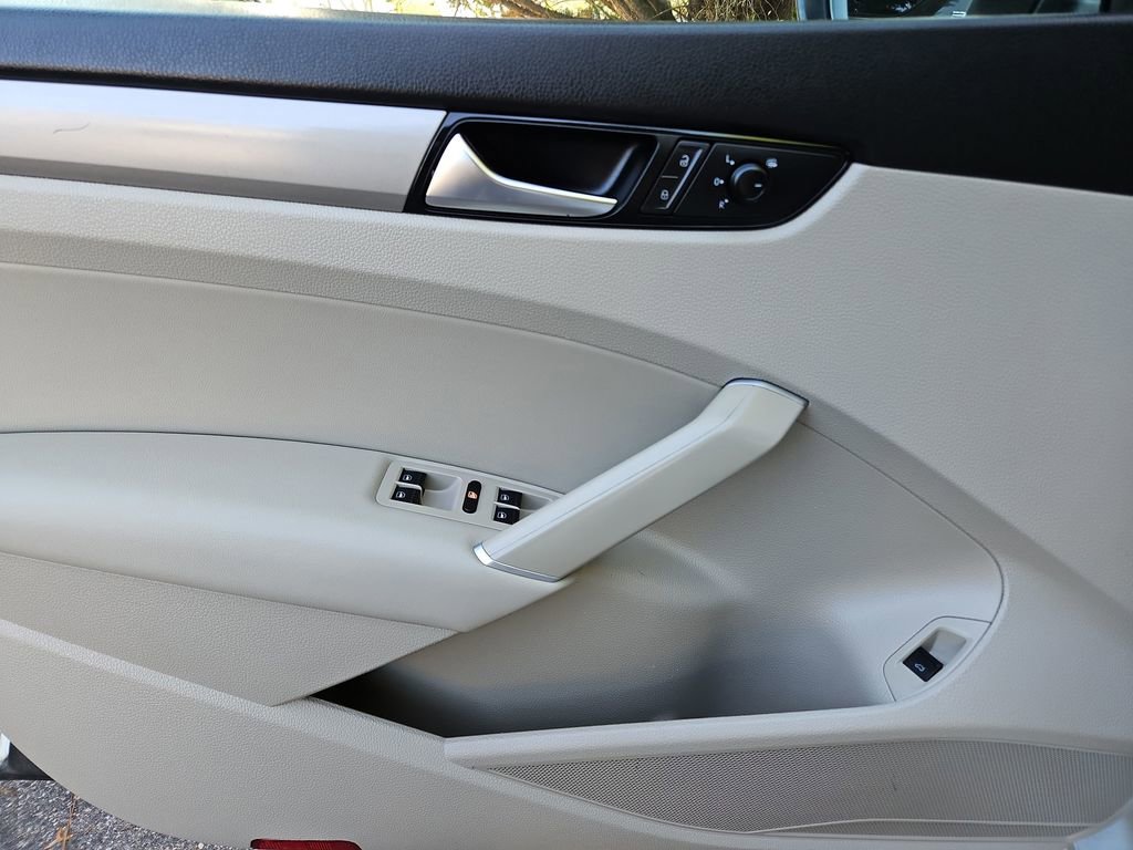 Used 2020 Volkswagen Passat 2.0T SE image 23