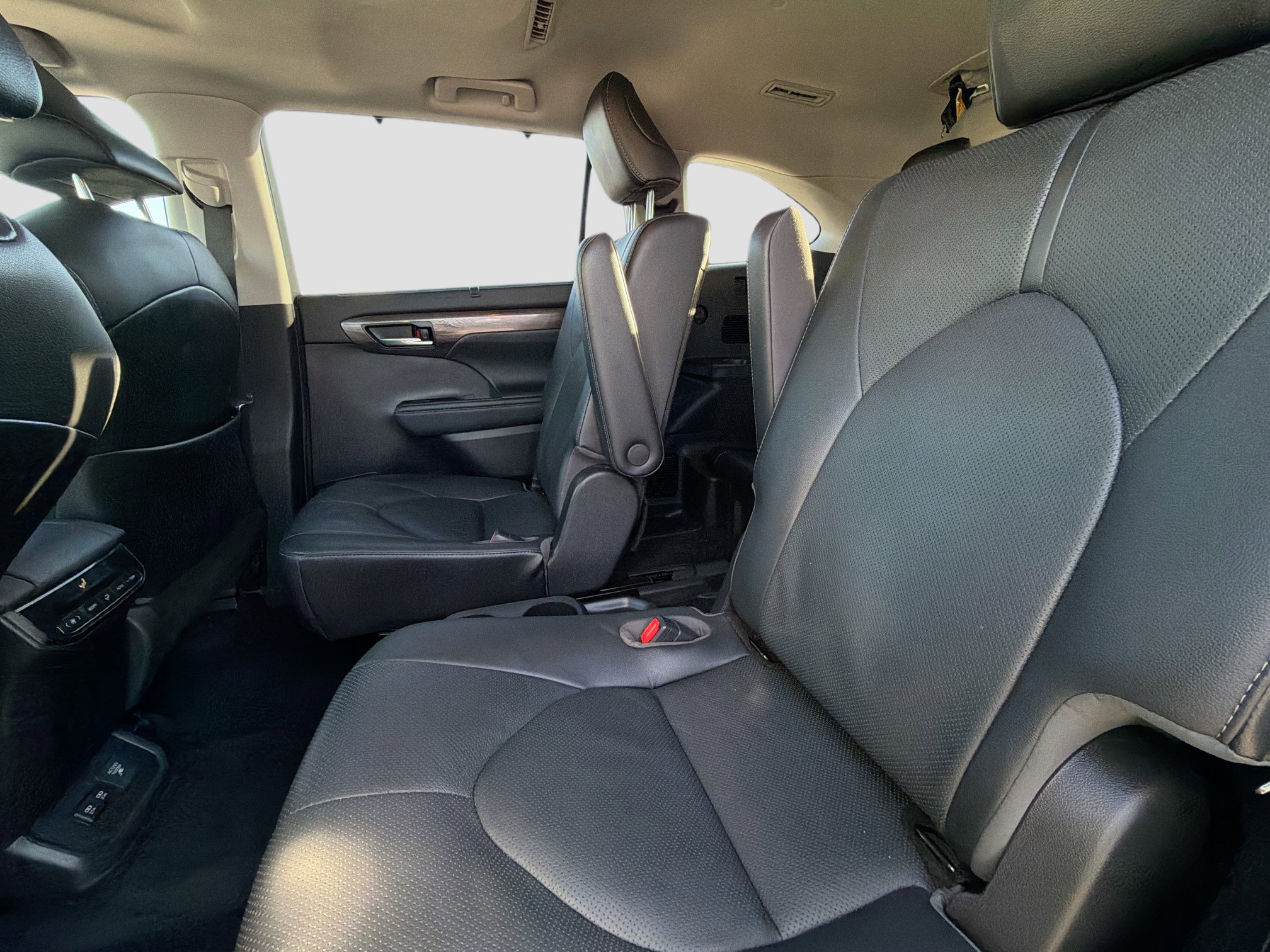 Used 2021 Toyota Highlander Limited image 21