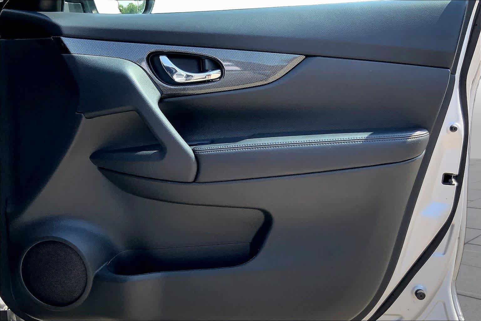 Used 2015 Nissan Rogue SL AWD/4WD image 23
