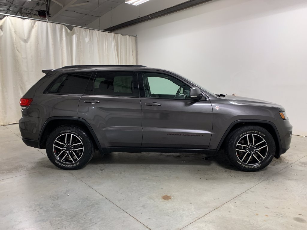 Used 2019 Jeep Grand Cherokee Trailhawk w/ Trailhawk Luxury Group AWD/4WD image 12