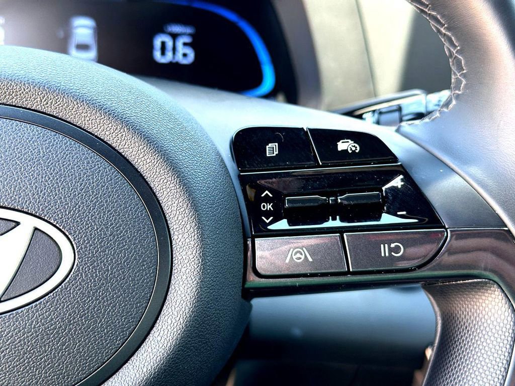 Used 2025 Hyundai Elantra Sport image 19