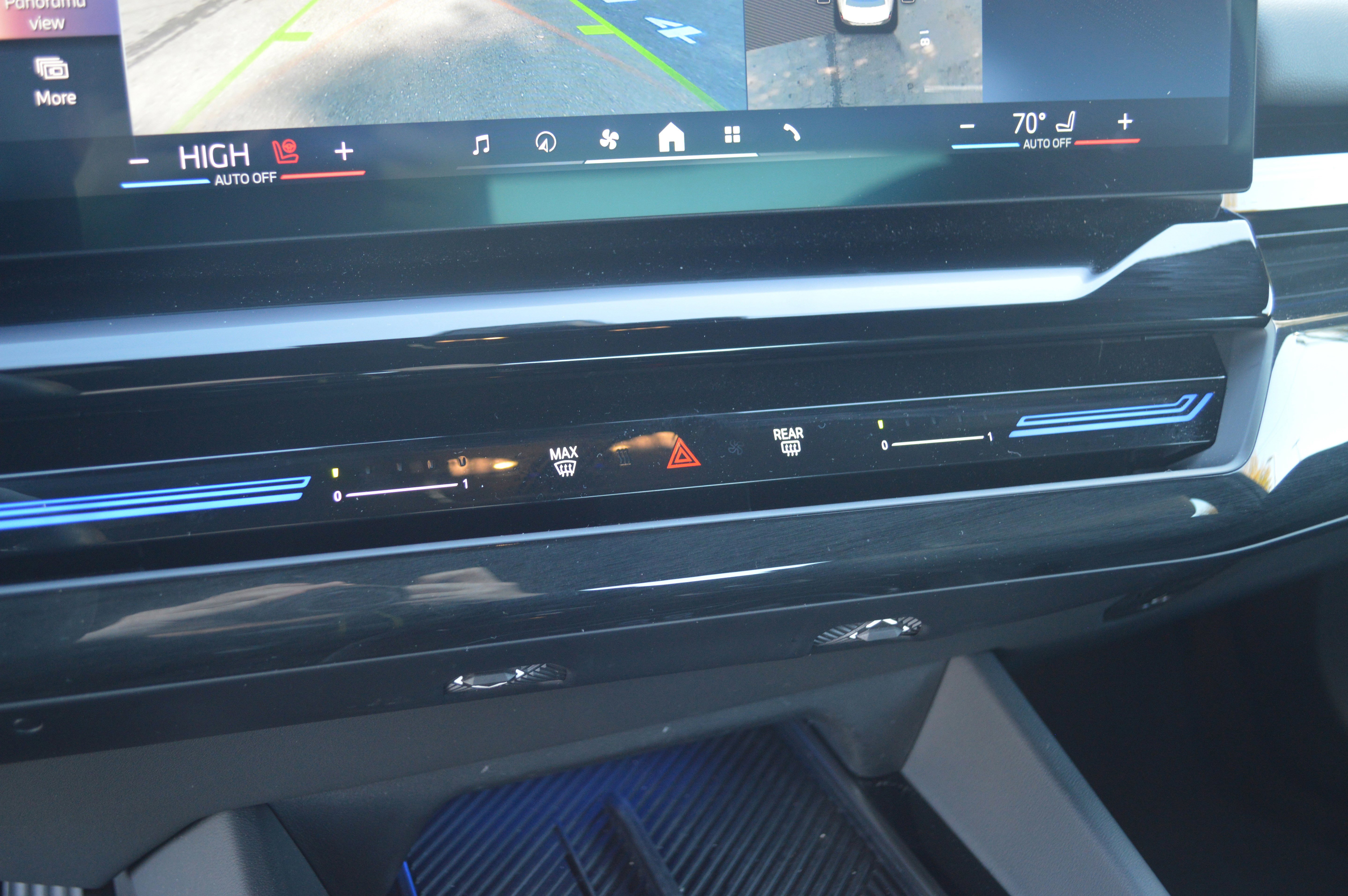 Used 2025 BMW 530i xDrive w/ Premium Package image 23