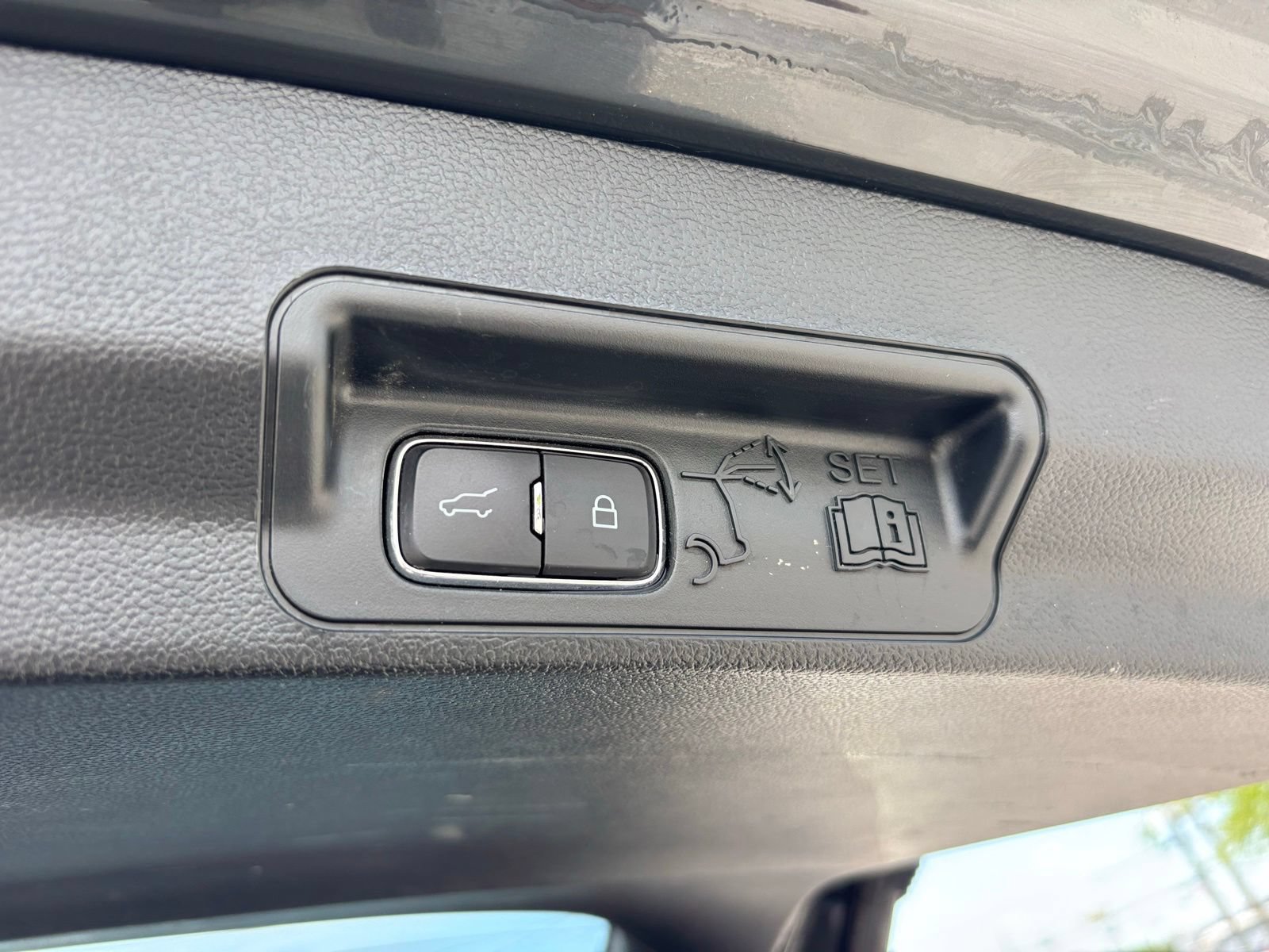 Used 2023 Ford Explorer XLT AWD/4WD image 23