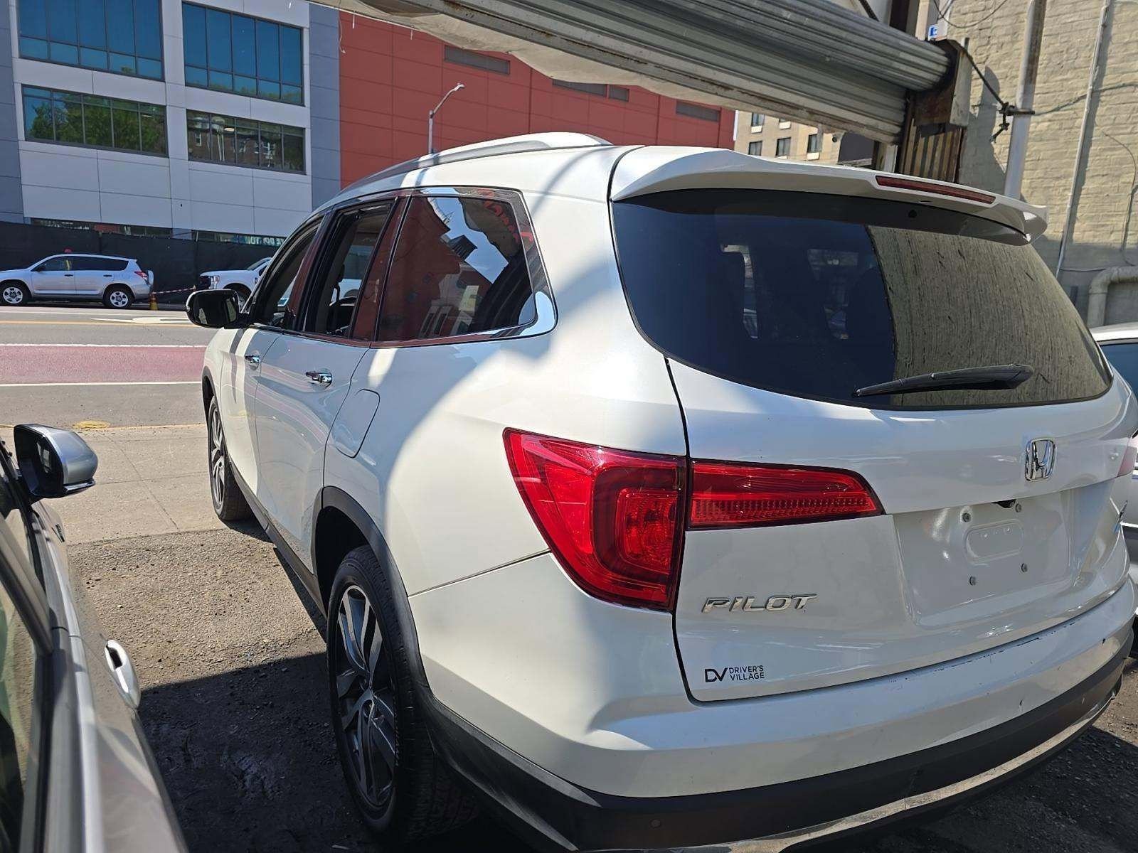 Used 2016 Honda Pilot Touring image 2
