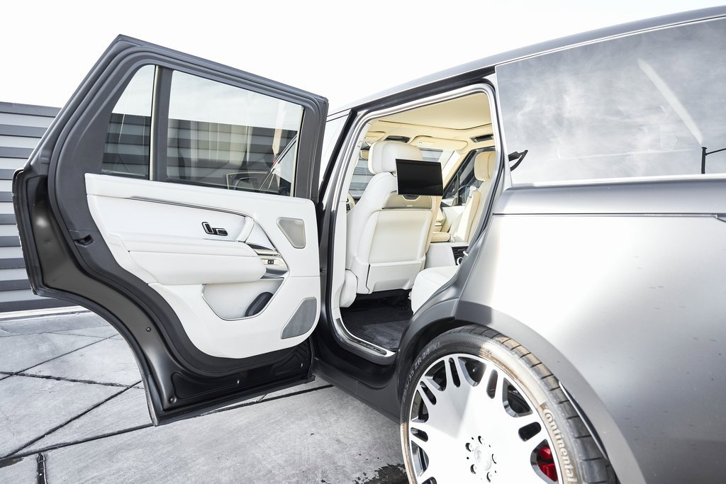 Used 2024 Land Rover Range Rover SV image 30