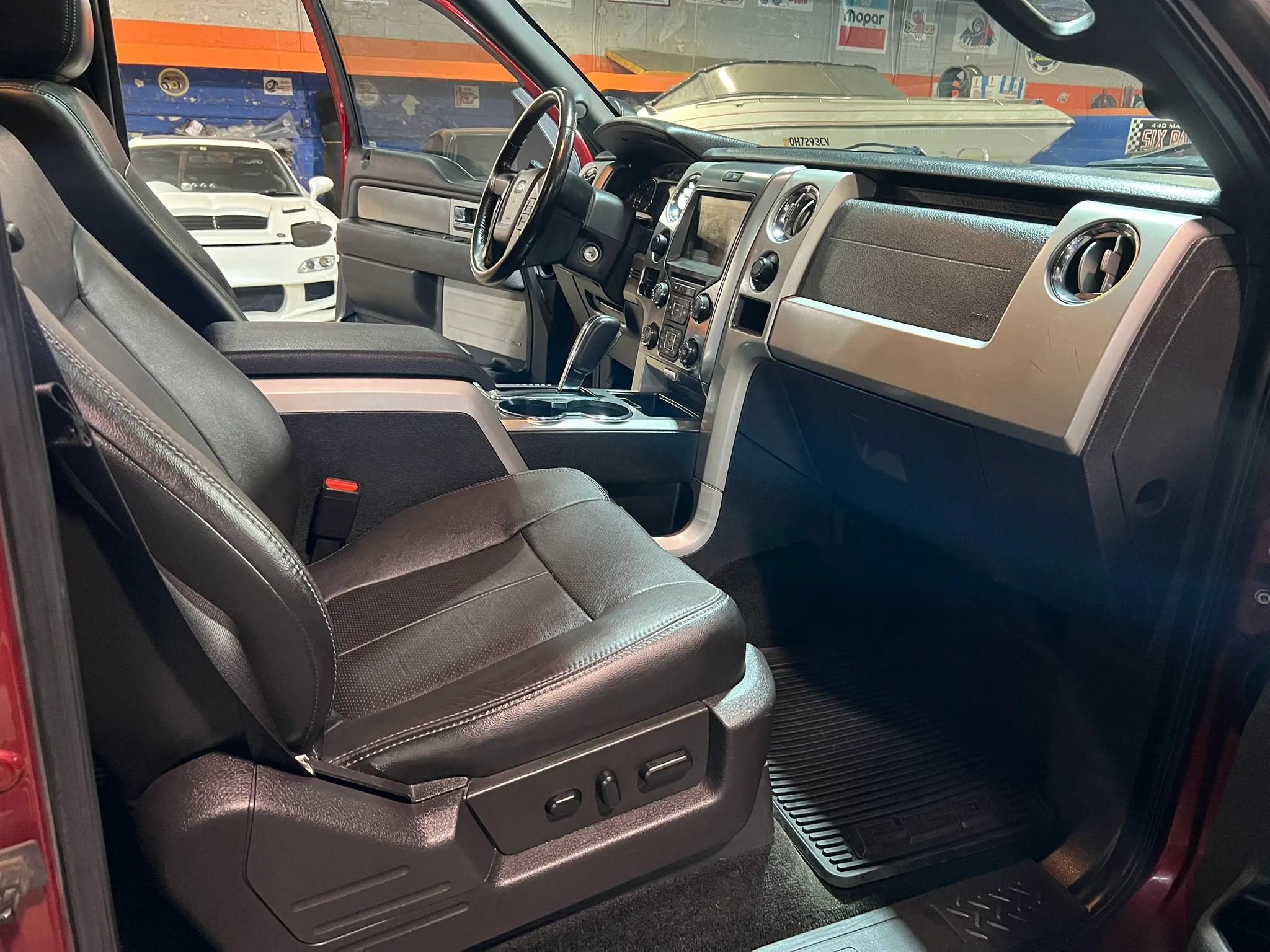 Used 2014 Ford F150 FX4 w/ Equipment Group 402A Luxury AWD/4WD image 17