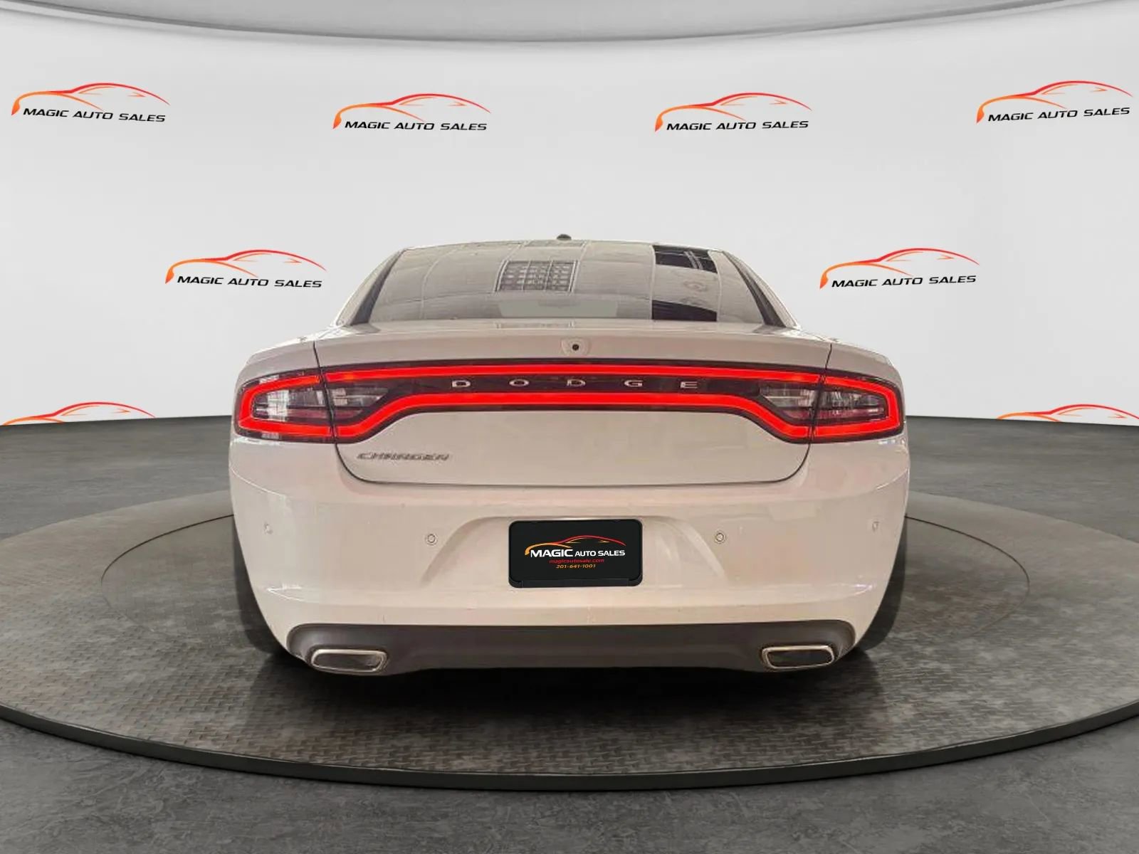 Used 2022 Dodge Charger SXT RWD image 6