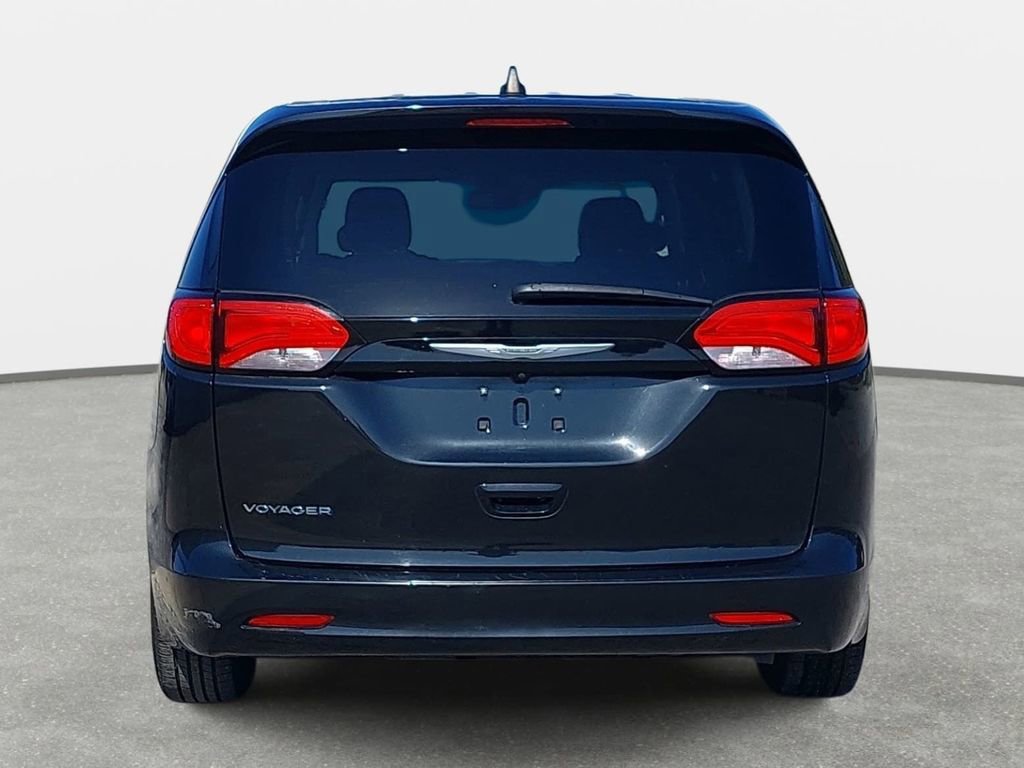 Used 2023 Chrysler Voyager LX image 6