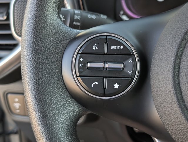 Used 2025 Kia Soul LX w/ LX Technology Package FWD image 25