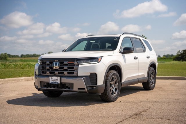 New 2026 Honda Pilot TrailSport image 3