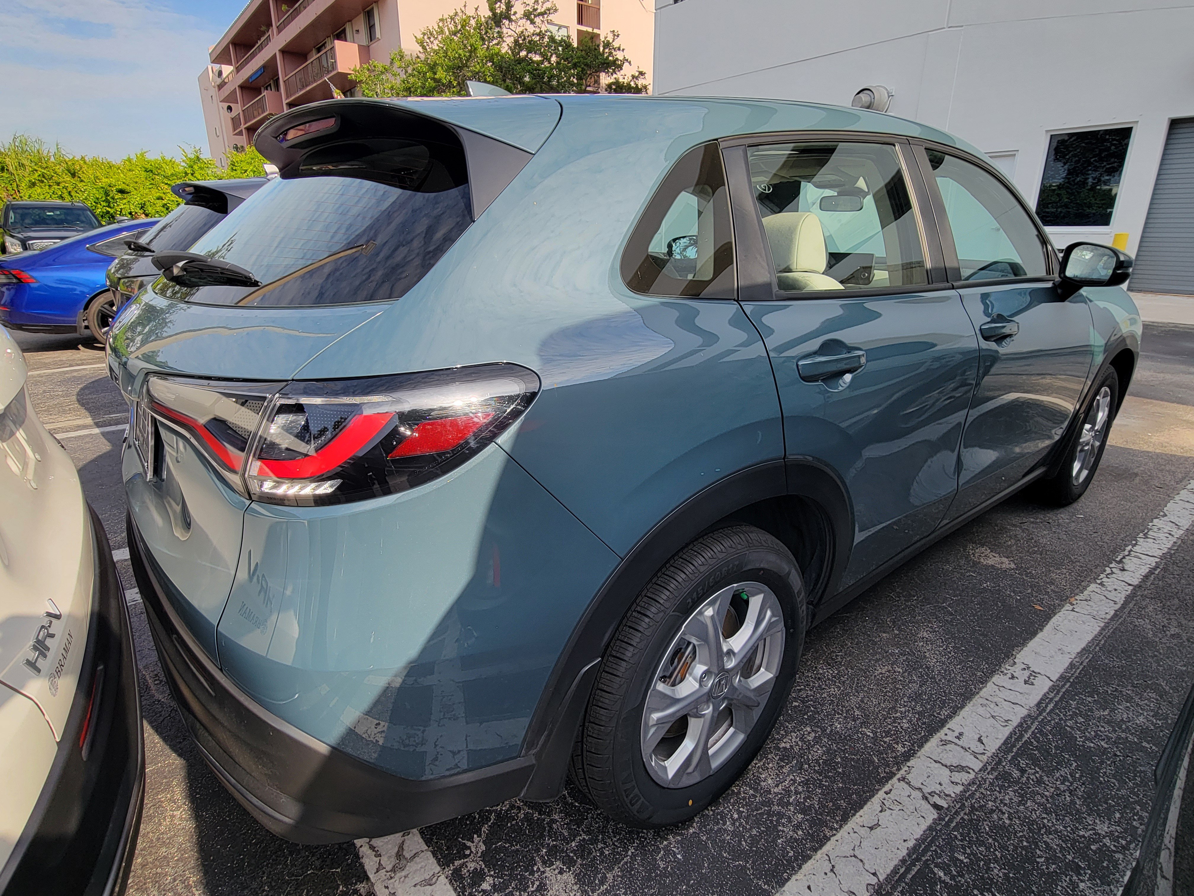 Certified 2025 Honda HR-V LX image 3