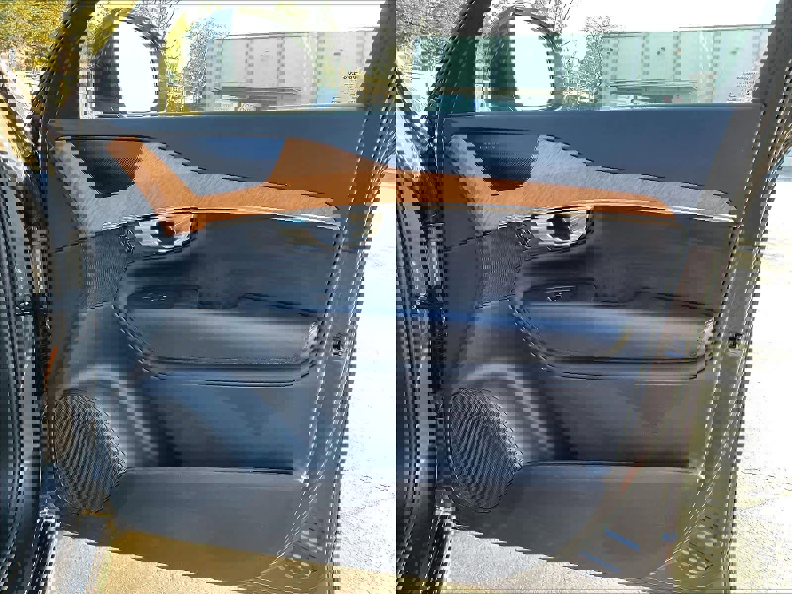 Used 2023 Volvo XC90 B6 Plus w/ Protection Package Premier image 27