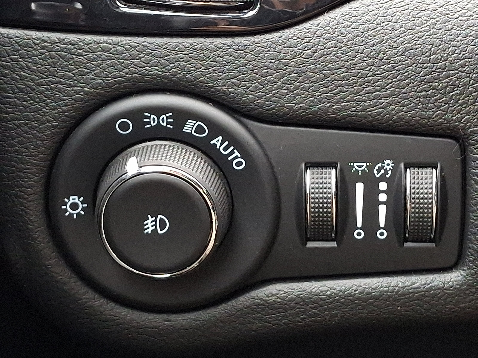 Certified 2021 Jeep Cherokee Latitude Plus AWD/4WD image 25