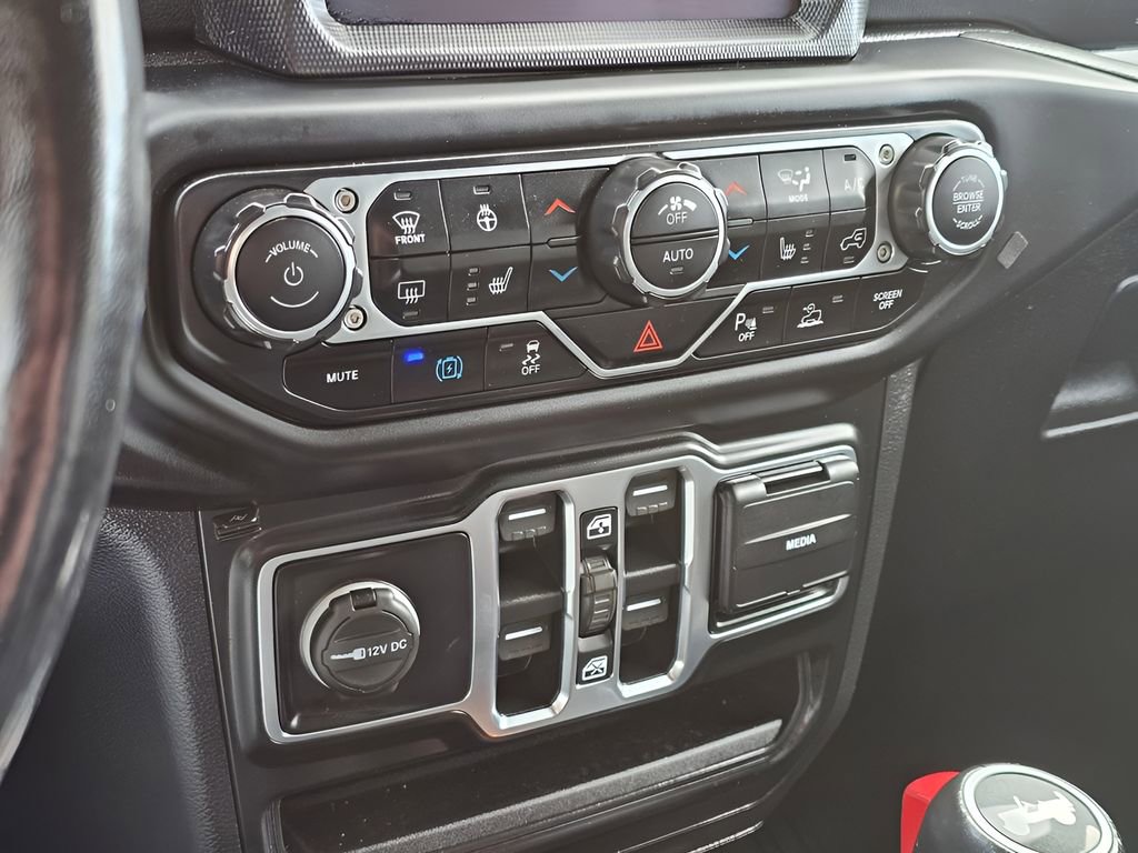 Used 2021 Jeep Wrangler Unlimited Sahara w/ Cold Weather Group AWD/4WD image 21