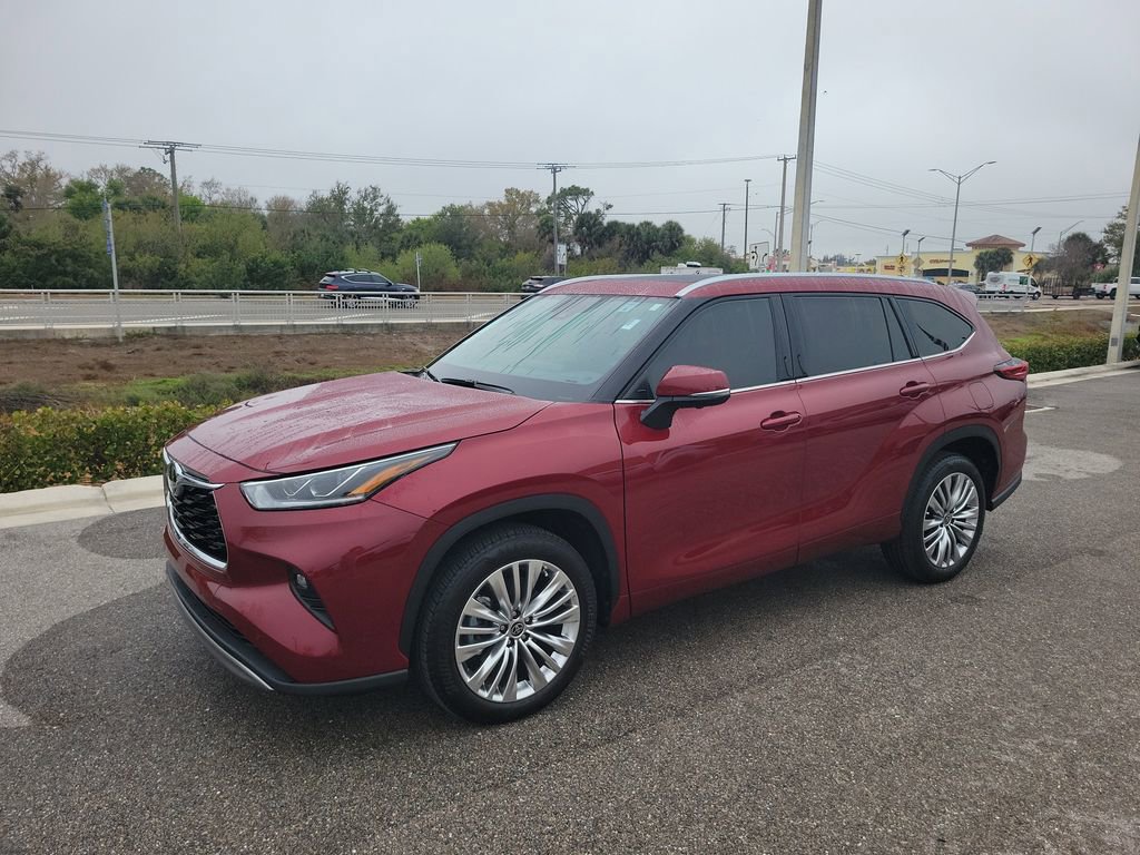 Used 2023 Toyota Highlander Platinum image 10