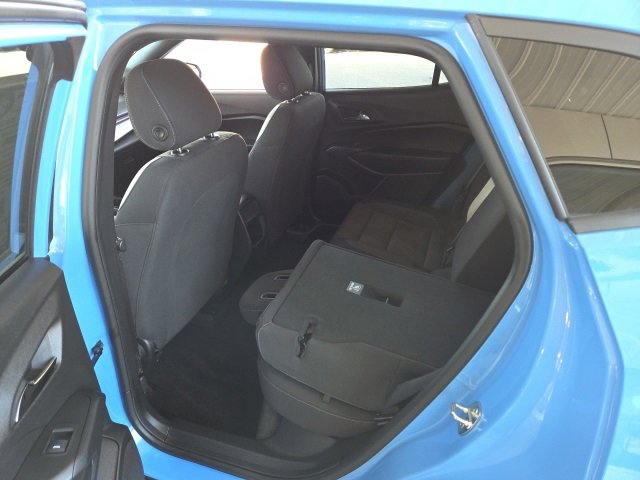 Used 2024 Chevrolet Trax RS w/ Sunroof Package image 39