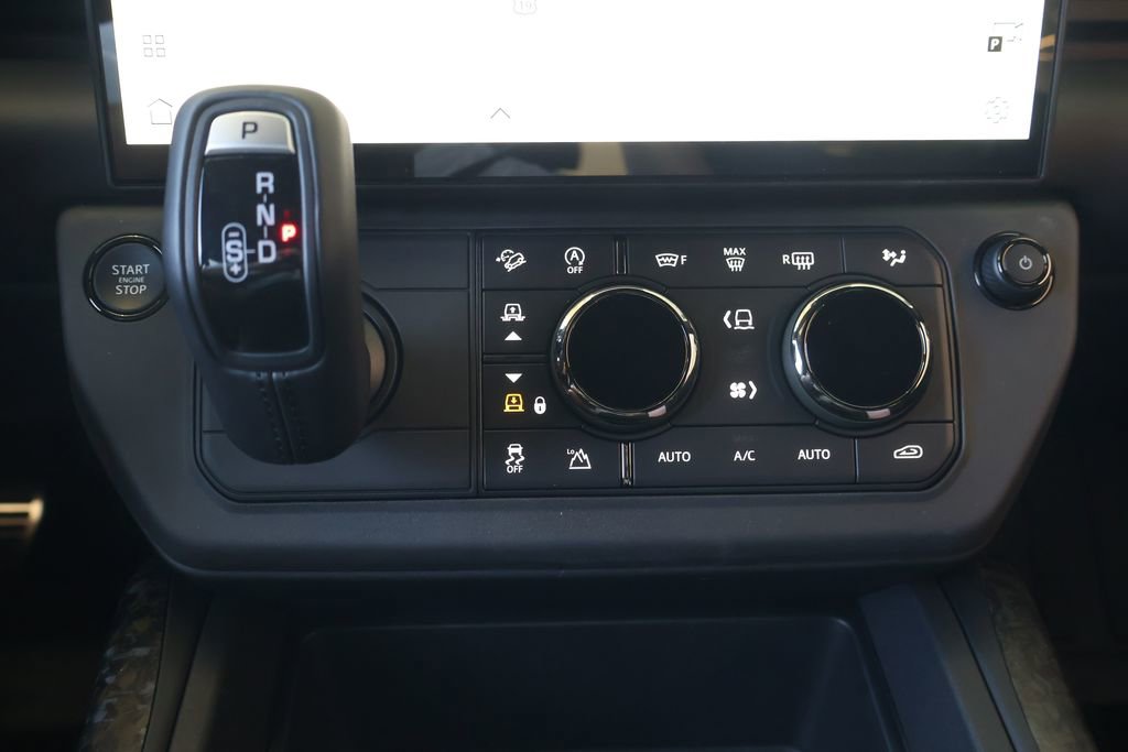 New 2026 Land Rover Defender 110 OCTA AWD/4WD image 21