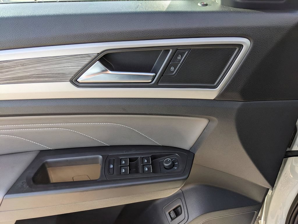 Certified 2023 Volkswagen Atlas Cross Sport SE w/ Panoramic Sunroof Package FWD image 17
