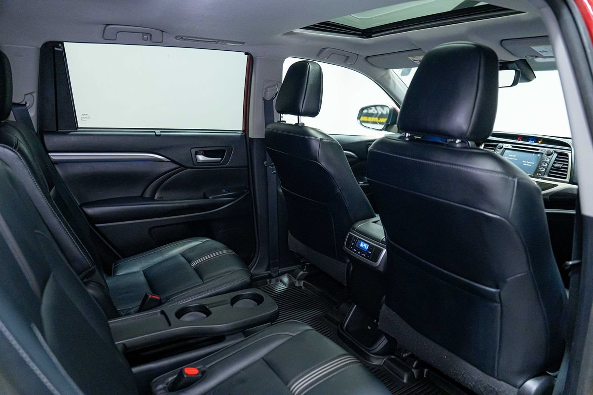 Used 2018 Toyota Highlander SE AWD/4WD image 16