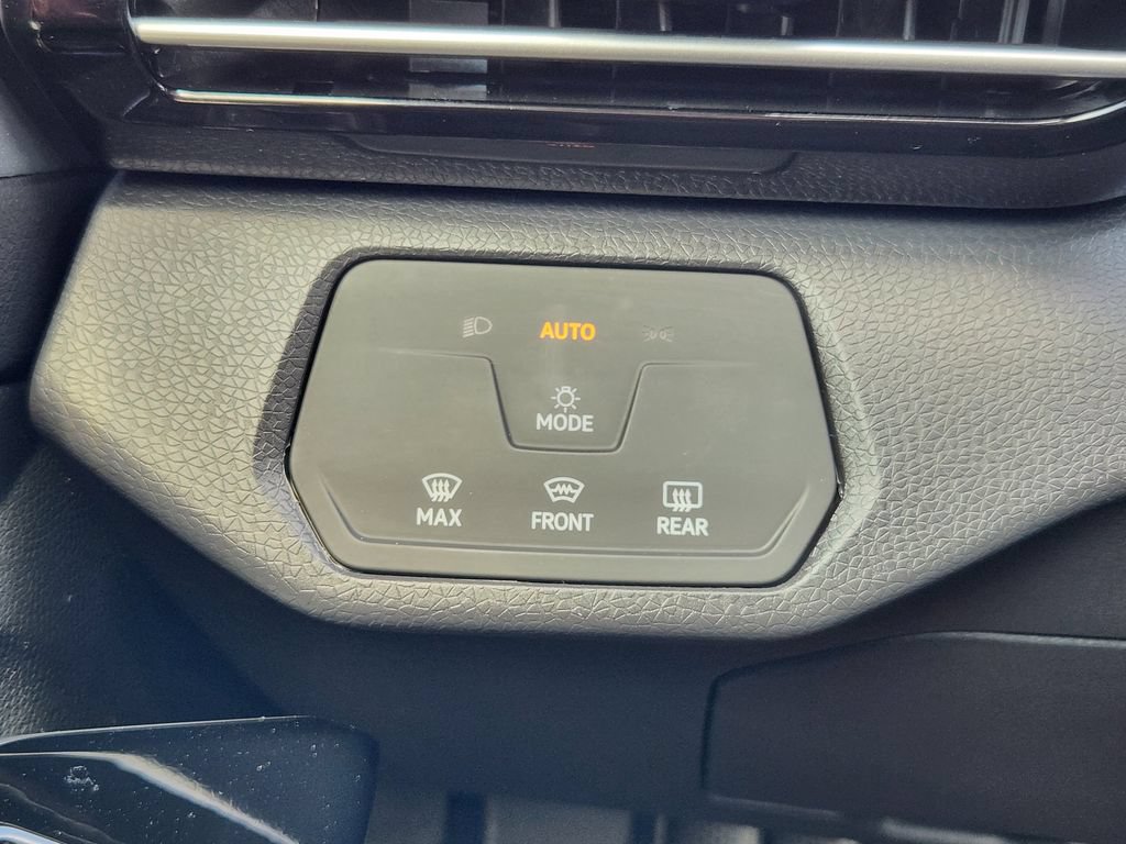 Certified 2025 Volkswagen ID.4 Pro AWD/4WD image 20
