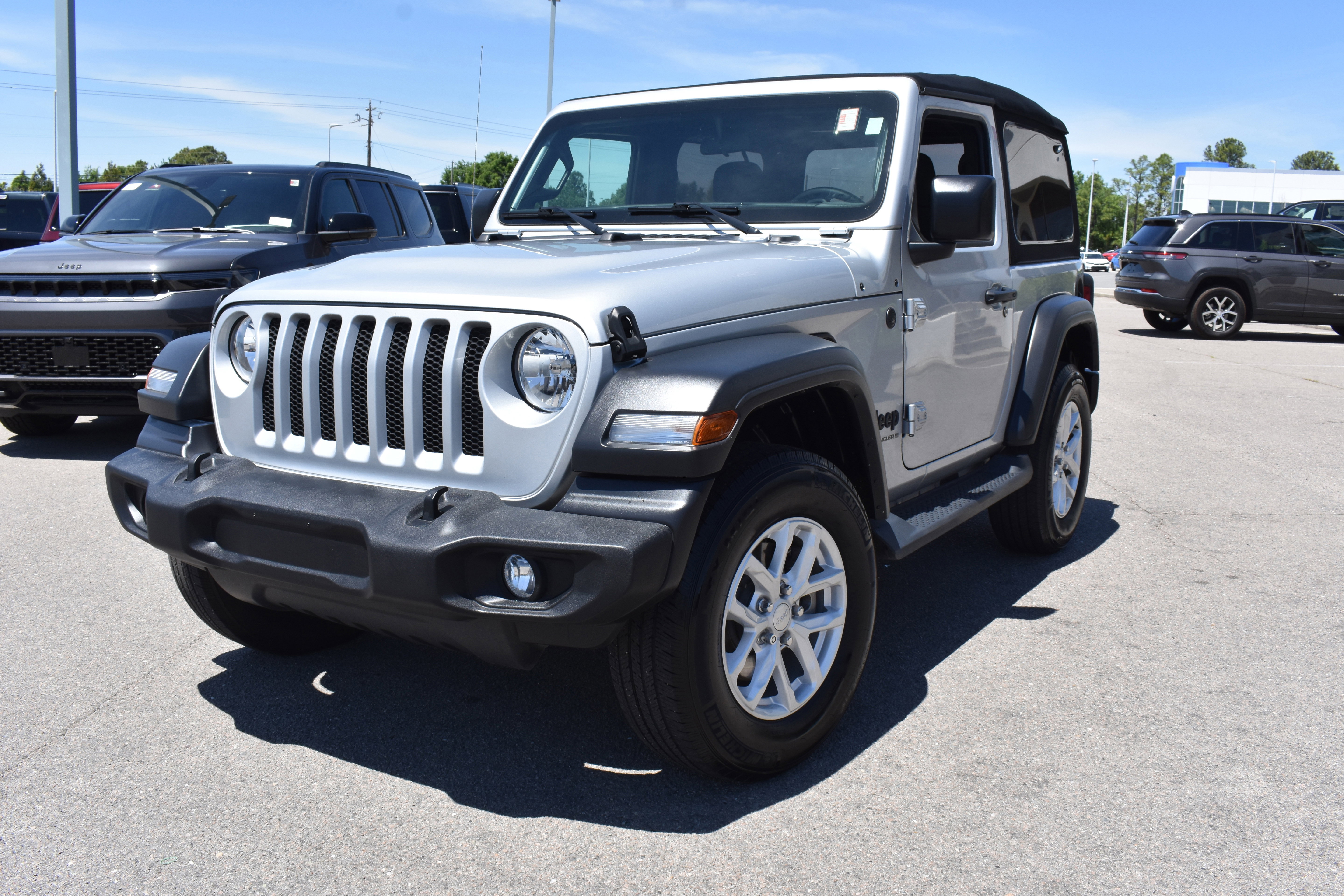 Used 2023 Jeep Wrangler Sport AWD/4WD image 5