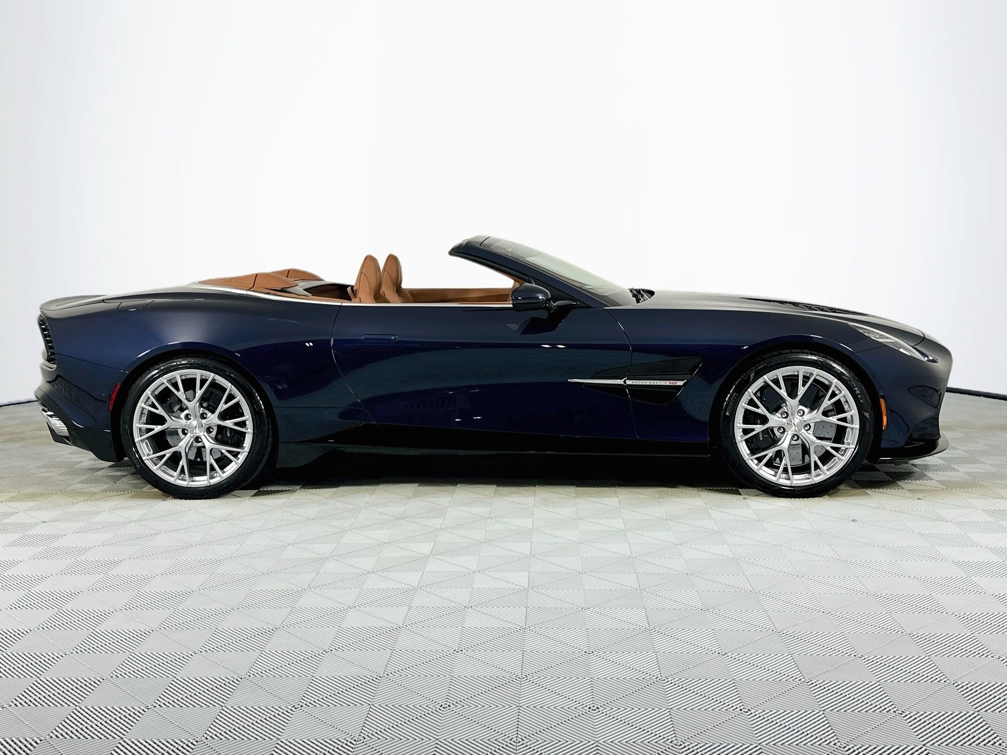 New 2026 Aston Martin Vanquish Convertible RWD image 4