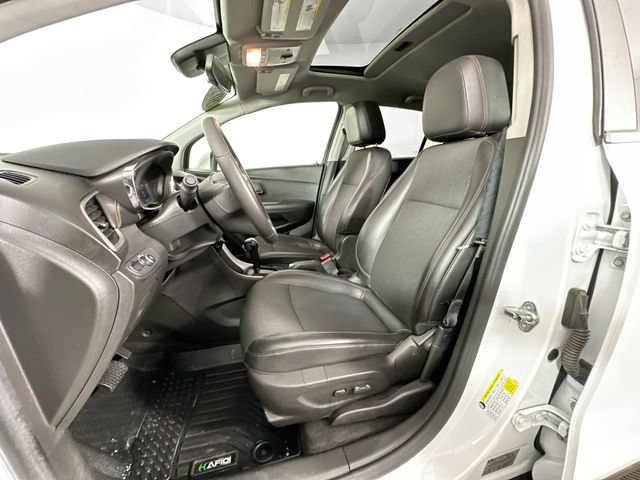 Used 2020 Chevrolet Trax LT w/ LT Convenience Package AWD/4WD image 4