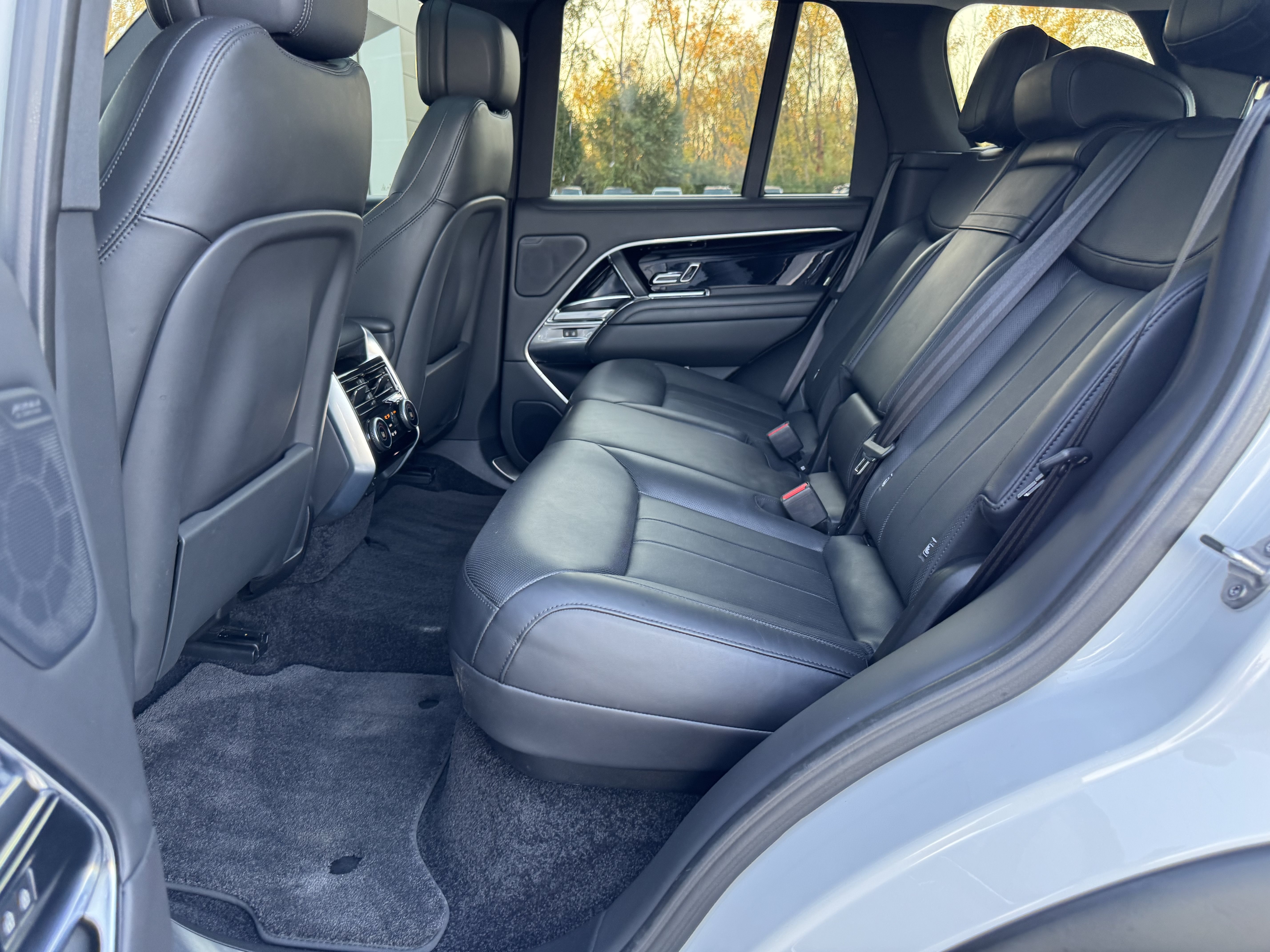Used 2022 Land Rover Range Rover SE AWD/4WD image 5