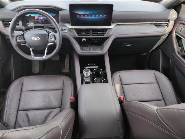 Certified 2025 Ford Explorer Platinum w/ LUX Leather Package image 18