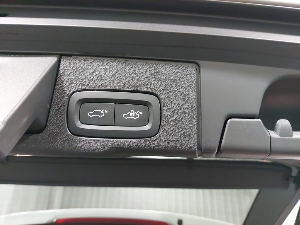 Used 2023 Volvo XC60 B6 Ultimate image 13